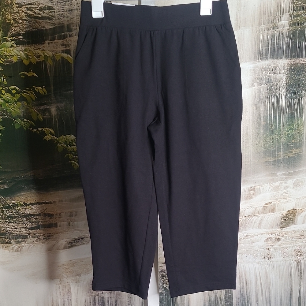 New! Croft & Barrow Womens small knit stretchy black capri pants